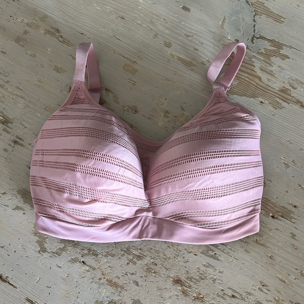 NWOT—Pink Le Mystere Sports Bra, Size 34G